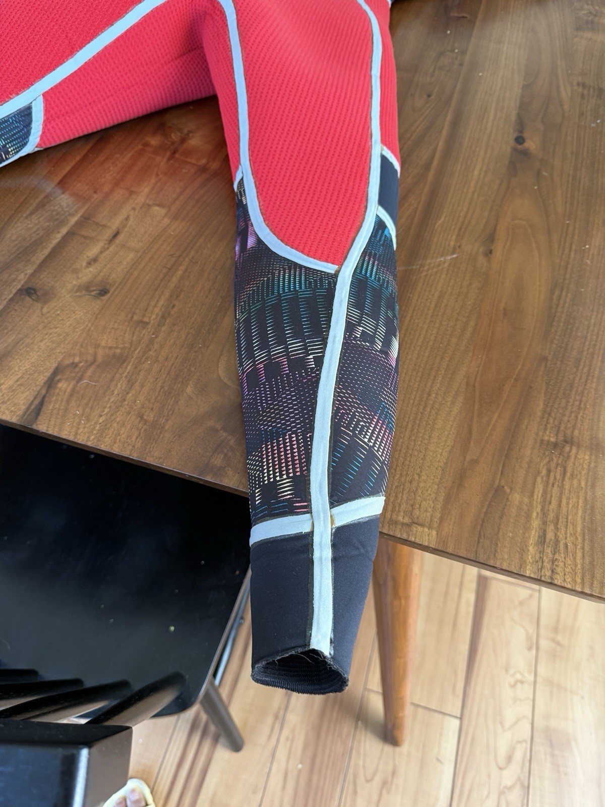 Patagonia Women’s Hooded Full Wetsuit Yulex Size 6 Black/Red