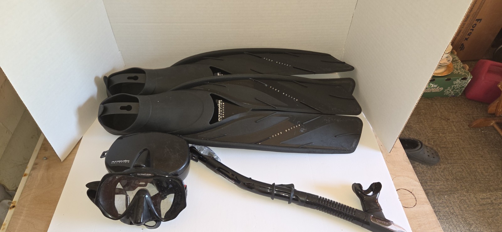 Atomic Aquatics Nature’s Wing Split Fins Black With Diving Mask And Snorkel.