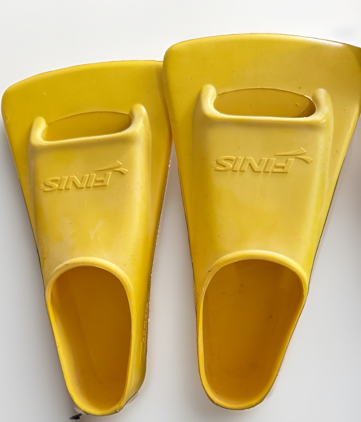 New FINIS Zoomers Gold Short Swim Fins – Size C Male (3½-5) Female (4½-6)