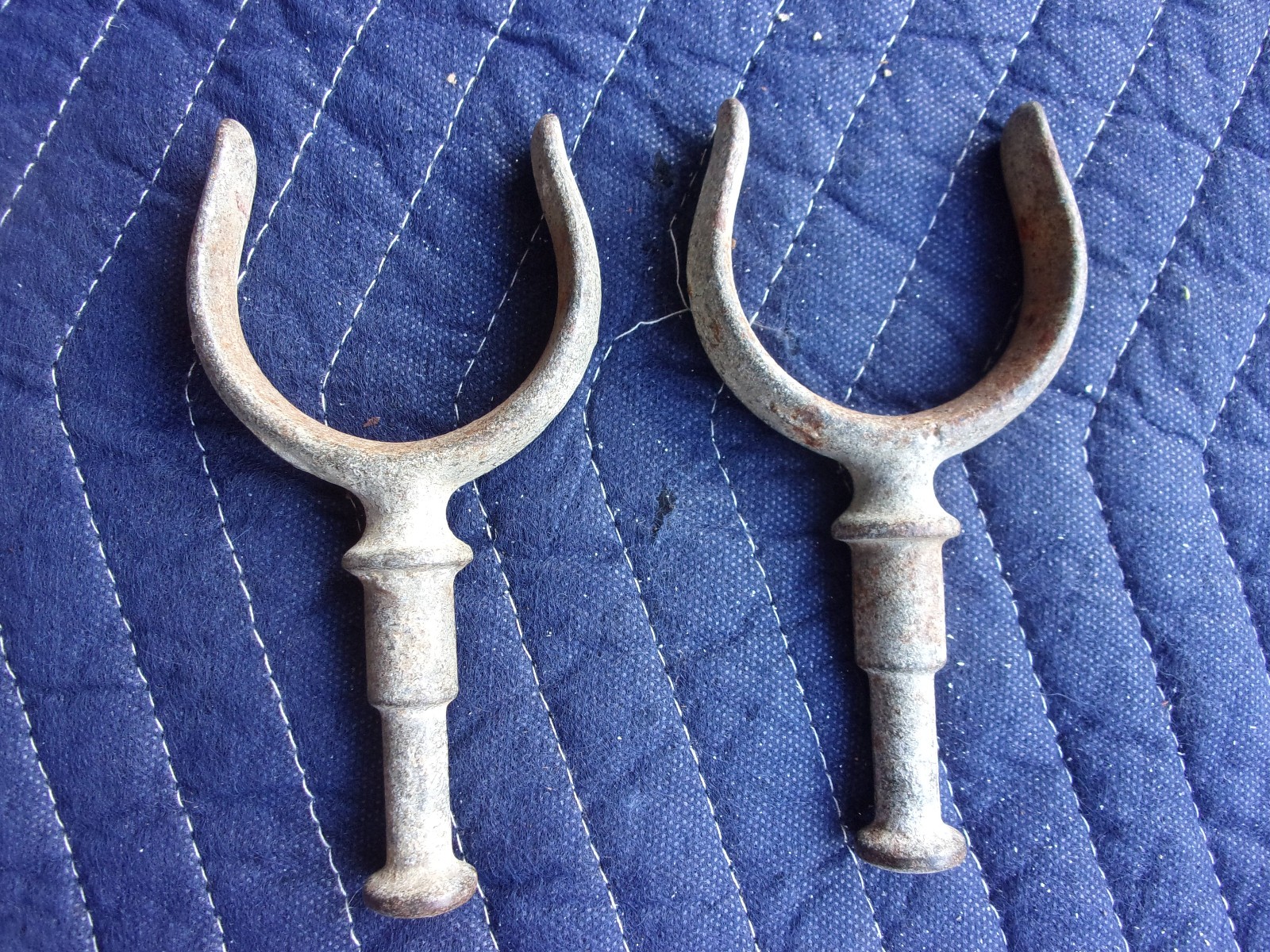 Galvanized Marine Oar Lock ,set of 2 , 2-1/4″ diameter oar opening, 2-1/4″x3/4″