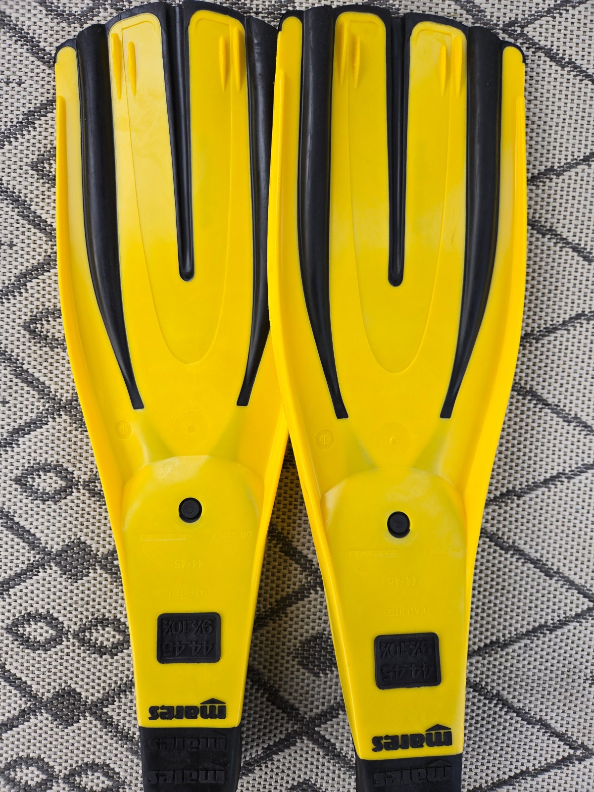 Mares Avanti Tre Full Foot Scuba Diving Snorkeling Fins – Yellow Size 9.5-10.5