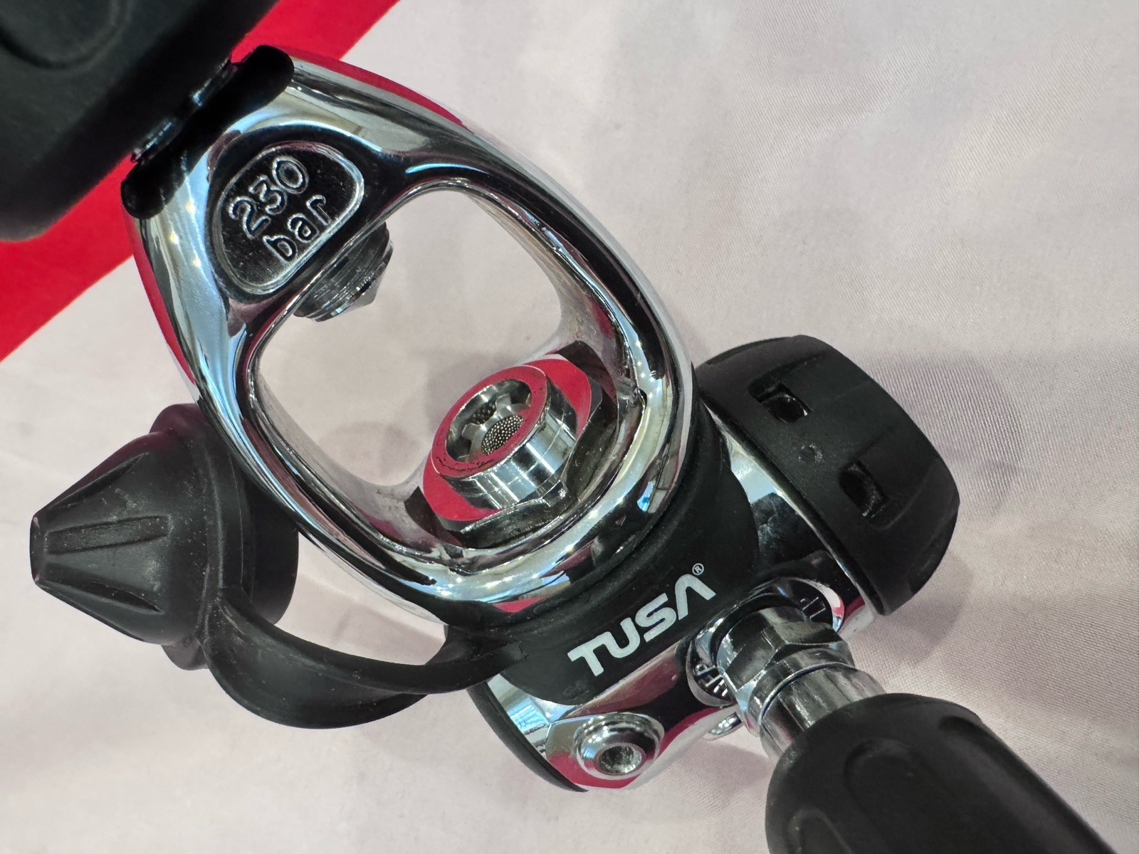 SCUBA TUSA S1001 FIRST AND SECOND STAGE REGULATOR LOOKS LIKE NEVER WET!
