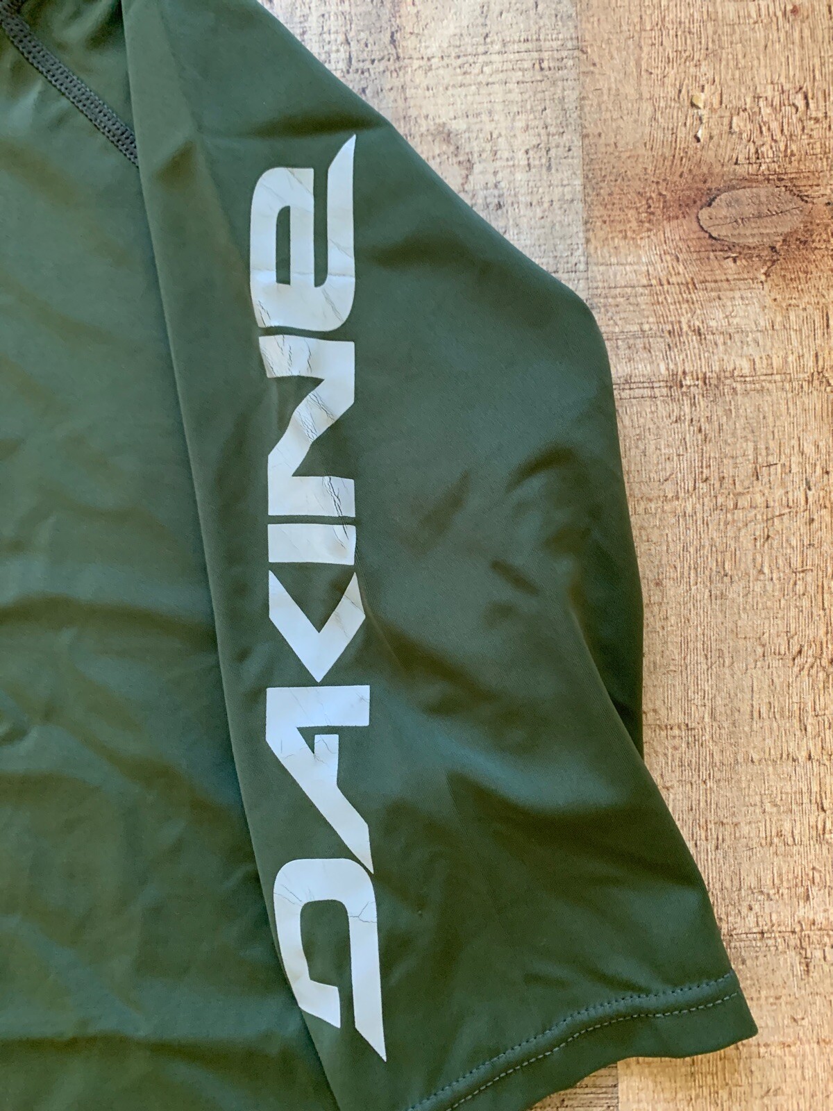 Dakine Men’s Rash Guard Size S Small Preowned Army Green