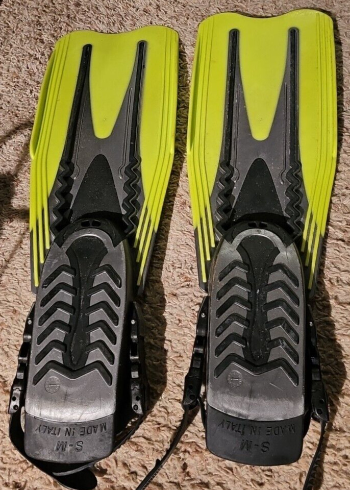 Green, Black & Gray SCUBA Pro Razor Diving Fins Flippers Size S-M Made In Italy