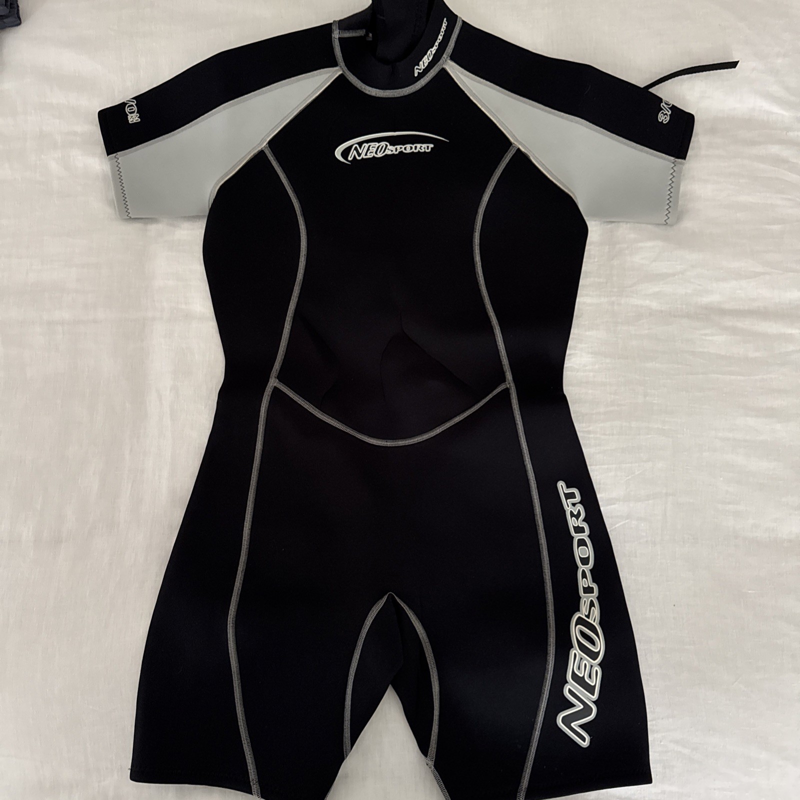 NeoSport 3/0mm Black & Gray Short Shorty Surfer Water Wetsuit Women’s Size 12