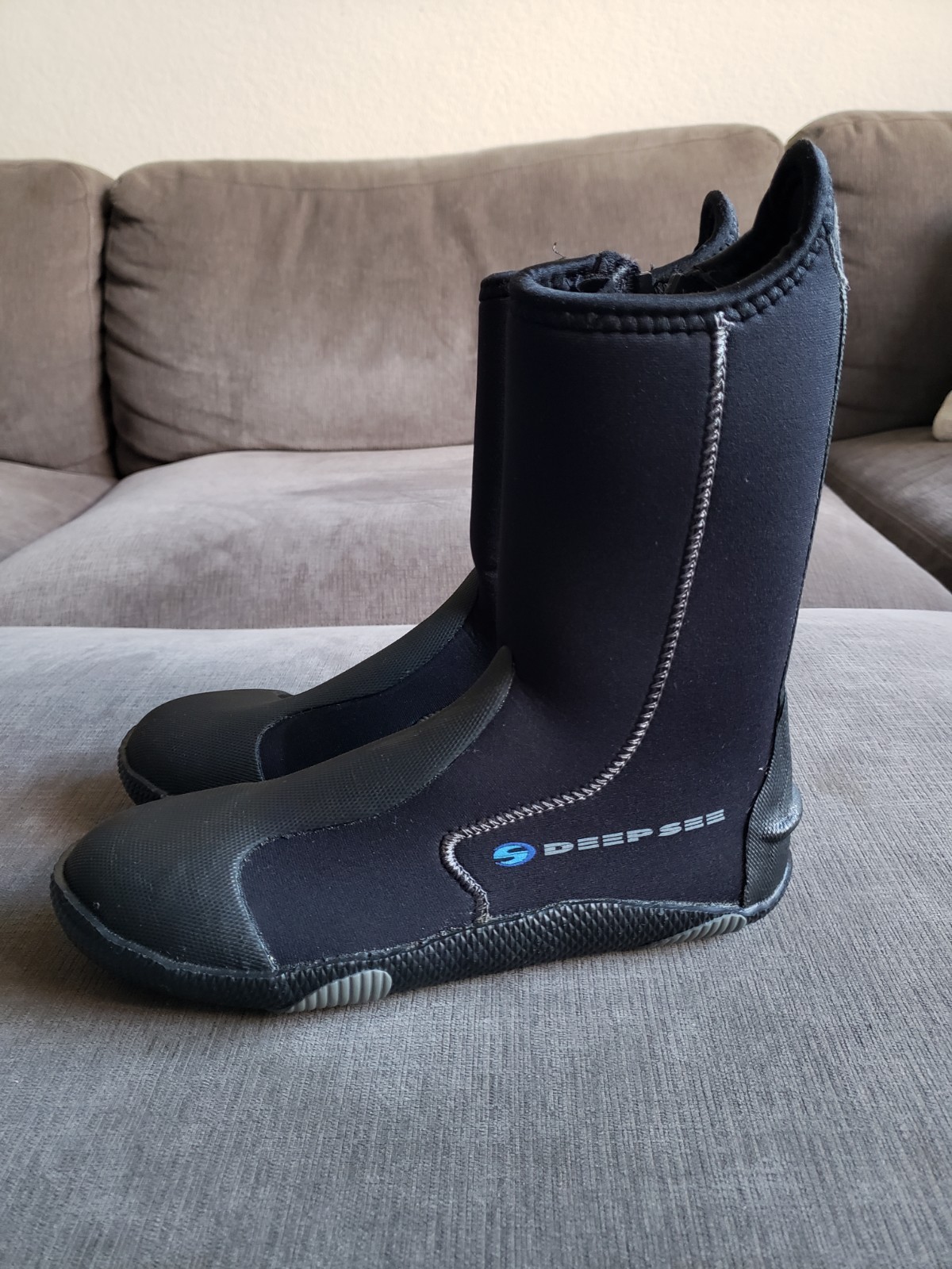 Size 7 – Deep Sea Men’s Scuba Booties Black Zip Up – NEW AND UNUSED!