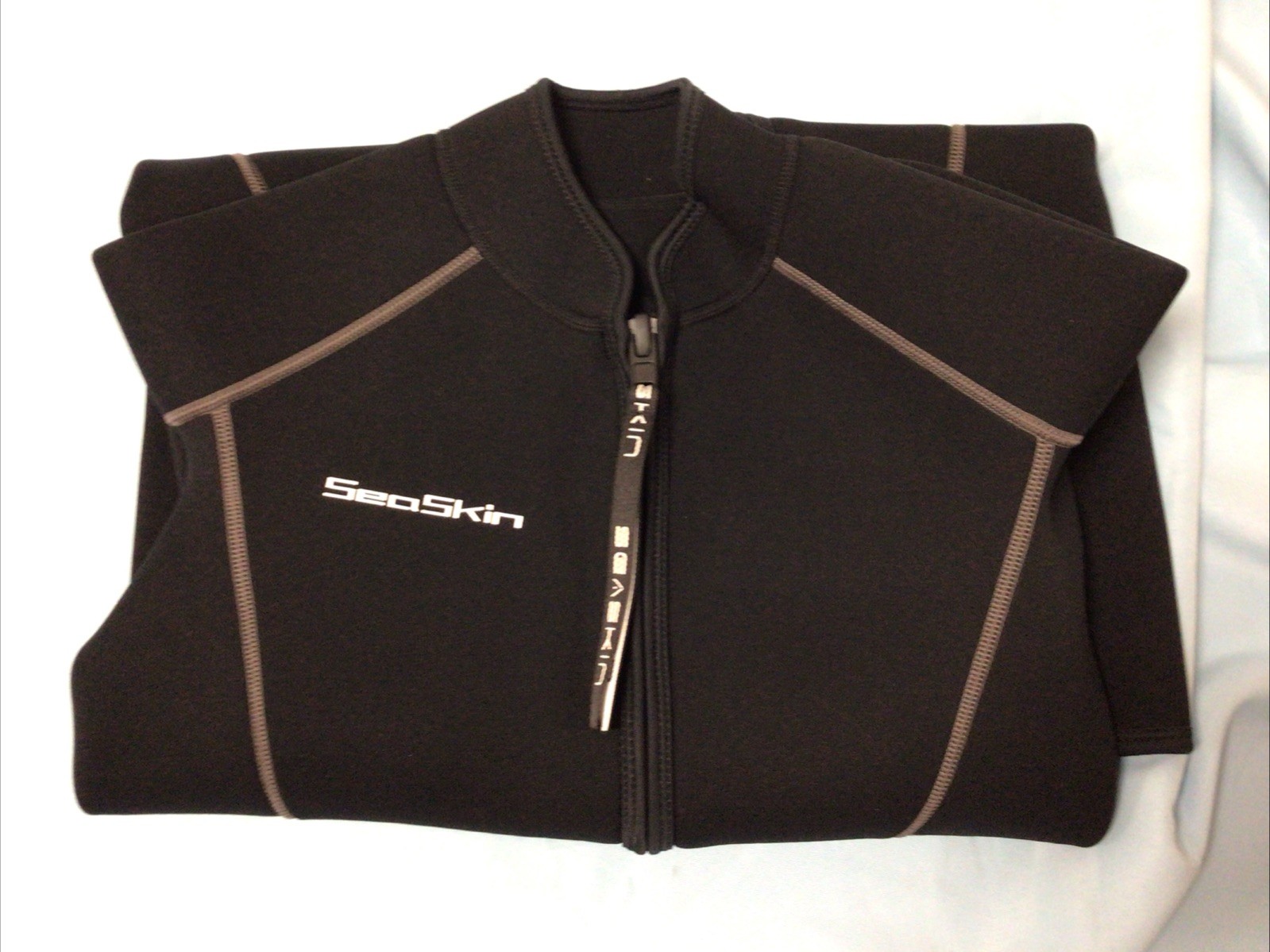 Sea Skin Wetsuit Adult Size M Unisex 3/4 Length Front Zip Black & Gray Stitch