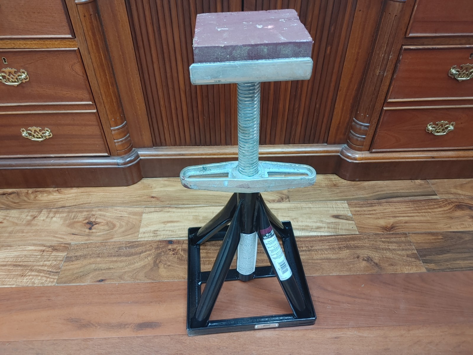 Camco Boat Stands Stackable V-Top Boat Keel Stand – Adjustable 15″ to 23″