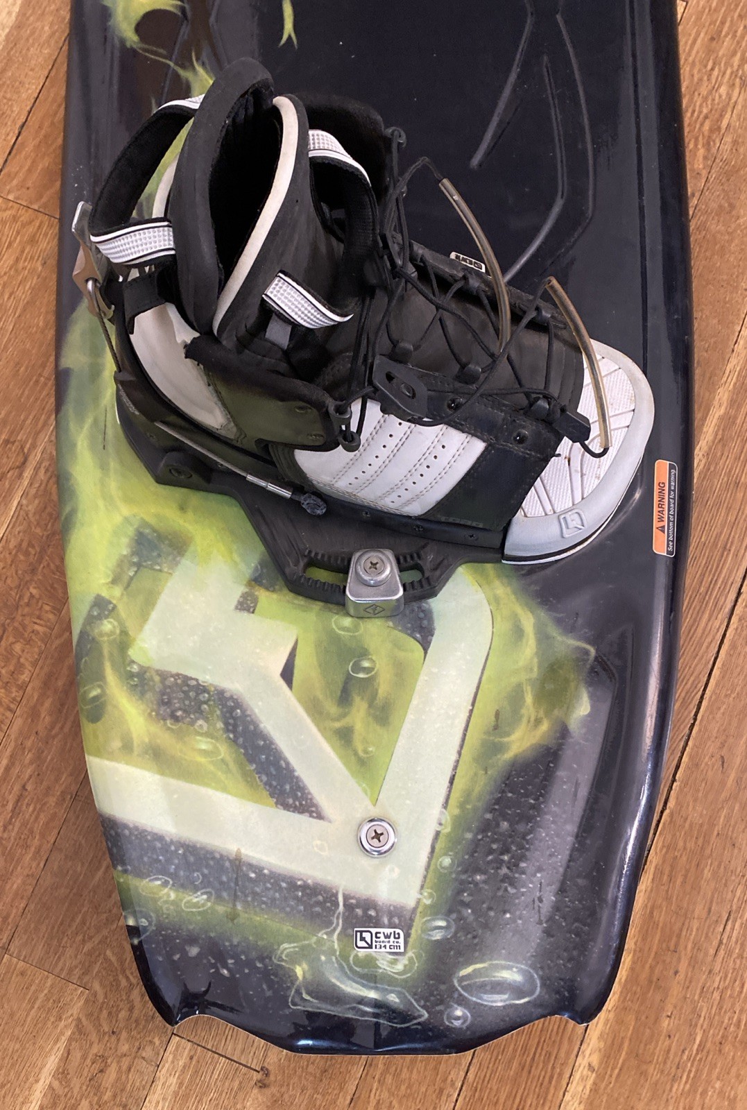 CWB Motion Series 134 CM Wakeboard Torq w/ Hinge Boots