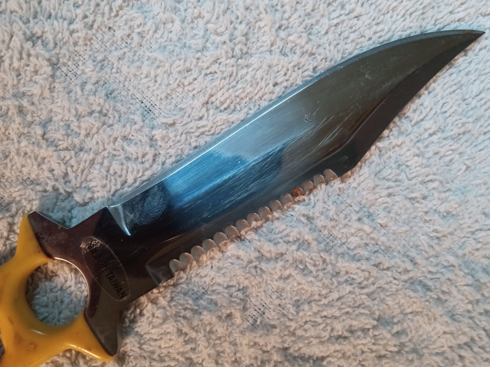 8.5″ Scuba Dive Stainless Steel Knife, Rubber Coated Handle, and Locking Sheath