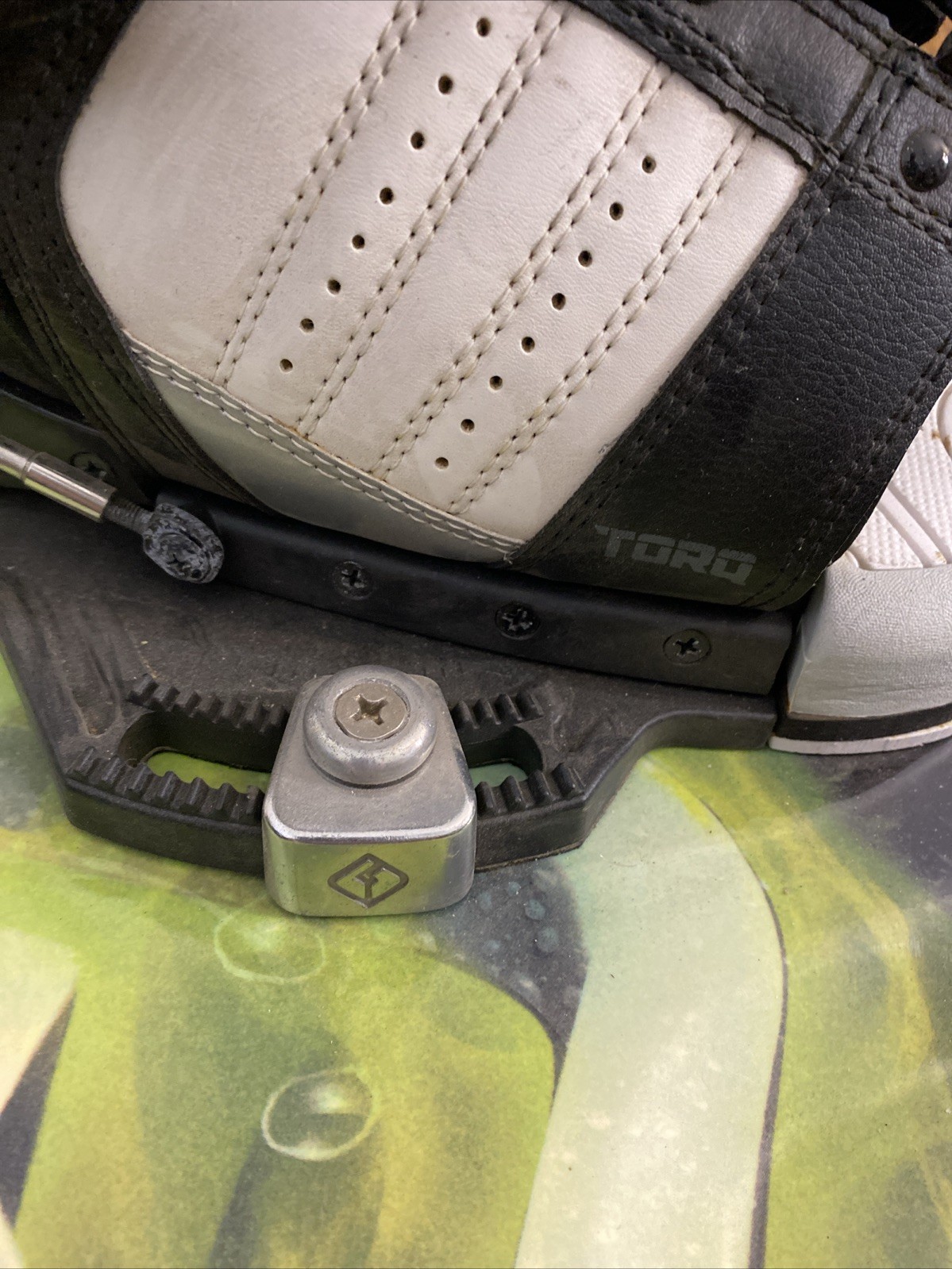 CWB Motion Series 134 CM Wakeboard Torq w/ Hinge Boots