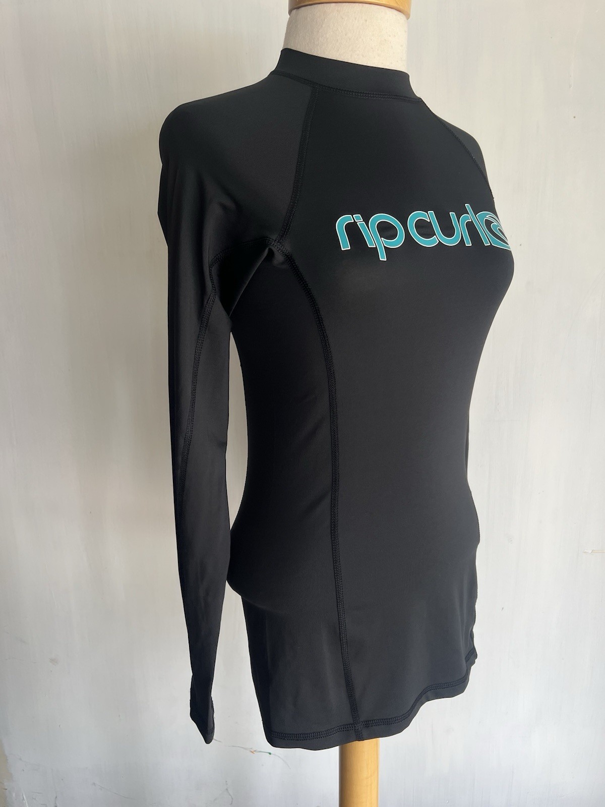 RIP CURL Official Women’s 50+ UPF Protection Long Sleeve Rash Guard Size Medium