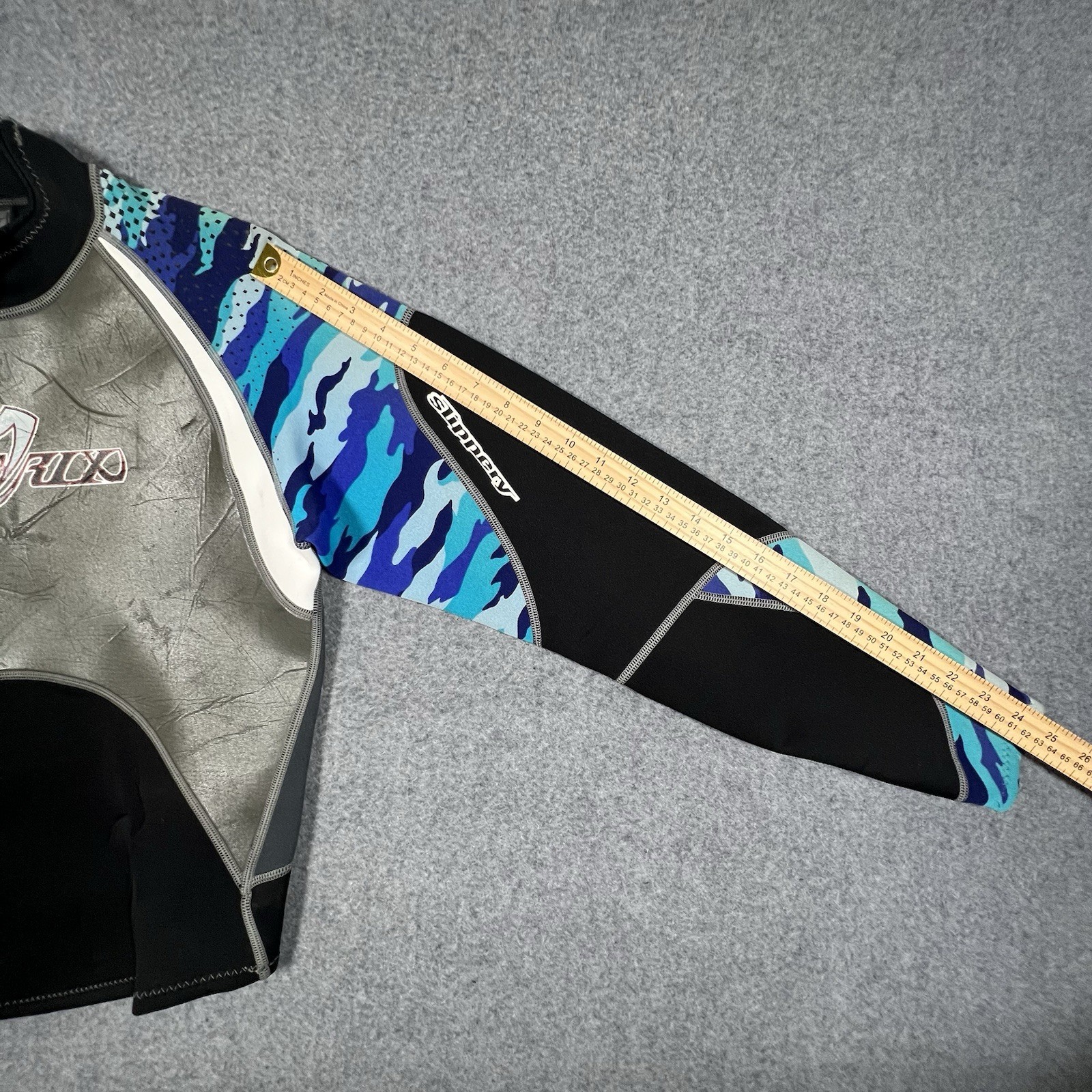 Slippery Matrix Wetsuit Long Sleeve Top L Blue Camo Pullover Neoprene Swim Surf