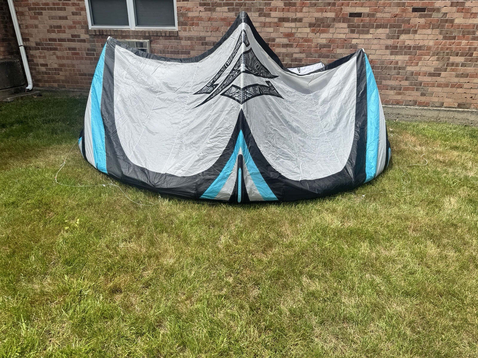 Naish Pivot Kitesurfing Kite w/ Bag Gray/Black/Blue Kitesurfing