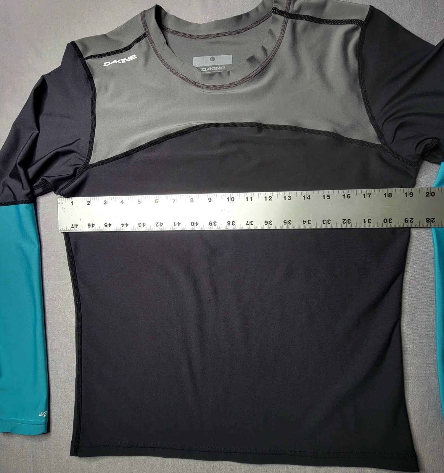 DAKINE UPF 50 Long Sleeve Rash Guard Shirt Top, XL, Gray Black Blue
