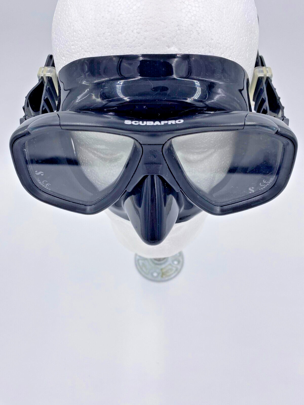 SCUBAPRO GOGGLES BLACK NEW TEMPERED GLASS ADJUSTABLE STRAP FORM FITTING
