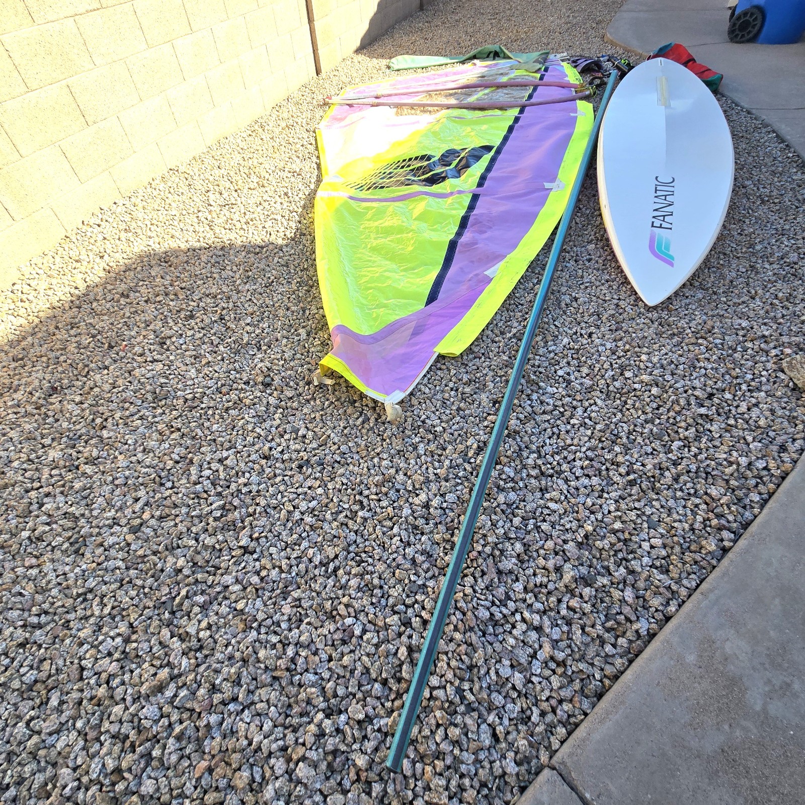 Vintage Fanatic Lite Bat Windsurfer Board w/6.8 Sail Mast Boom Accessory Kit