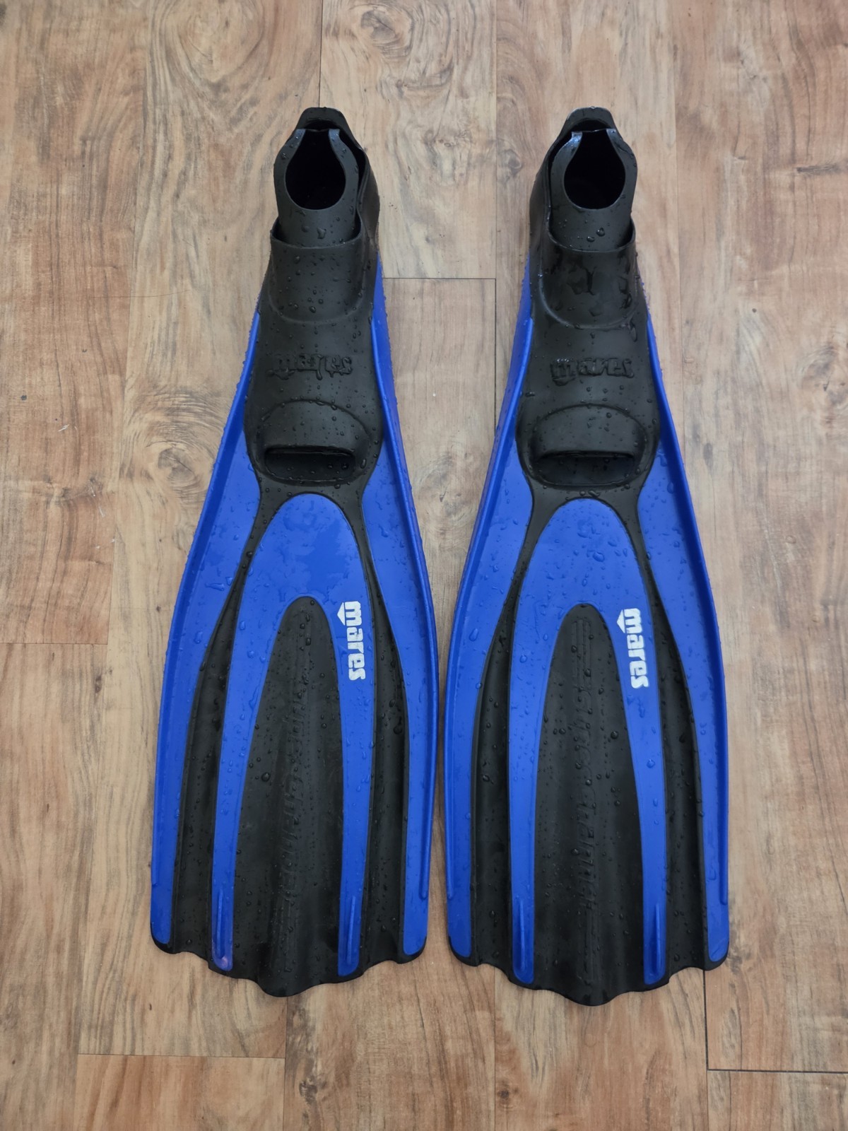 Mares Avanti Superchannel Full Foot Scuba Snorkeling Fins Blue- 9.5-10.5
