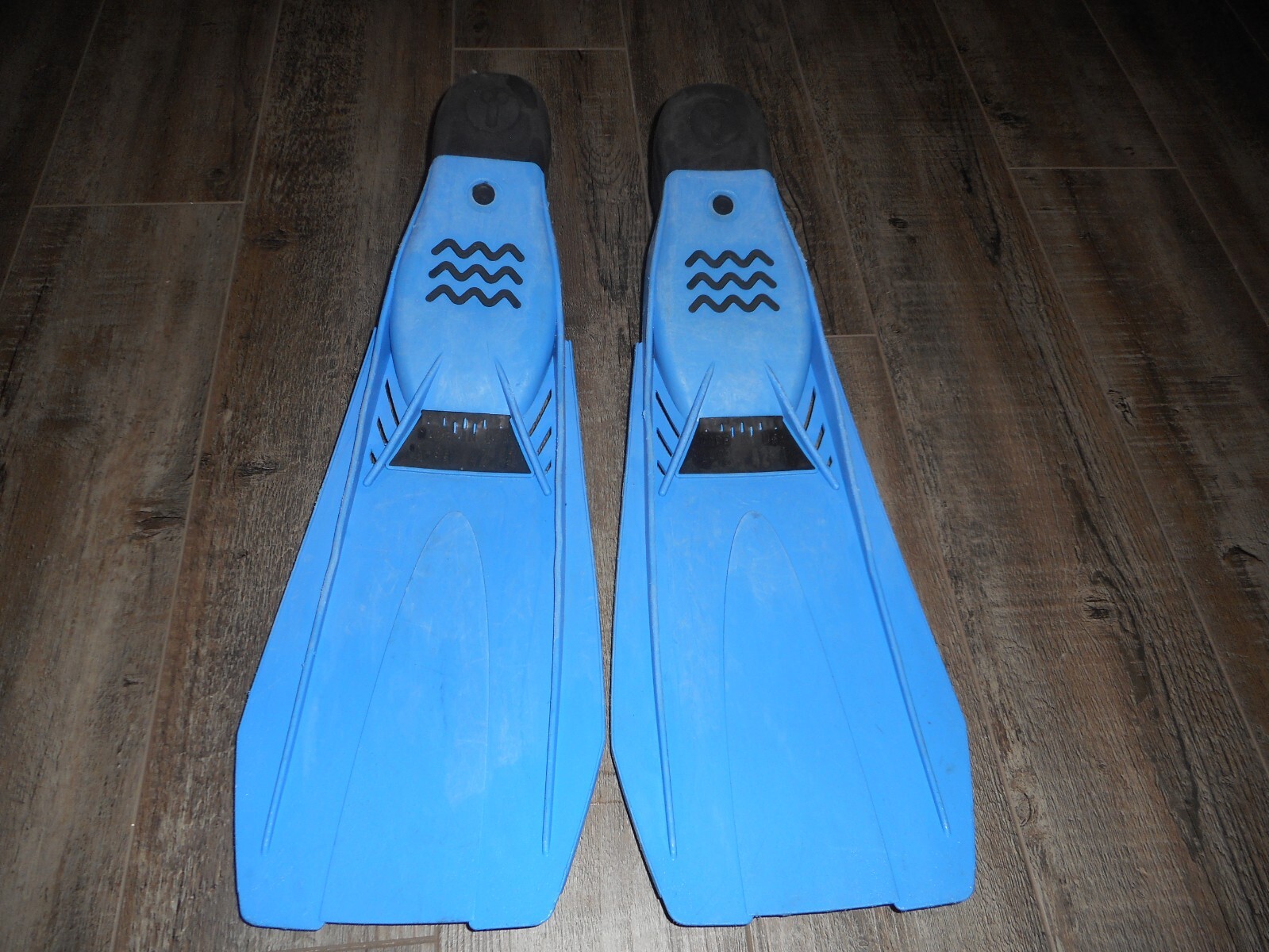 US Divers Fins Size 8 1/2 – 9 1/2 Blue Made In U.S.A.