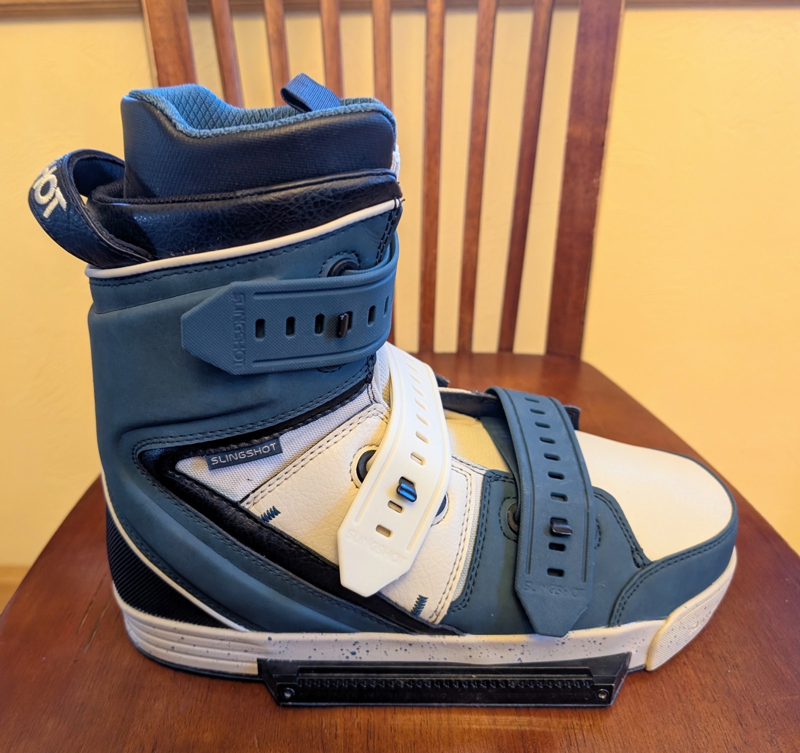 2022 Slingshot KTV Wakeboard Binding Size 11