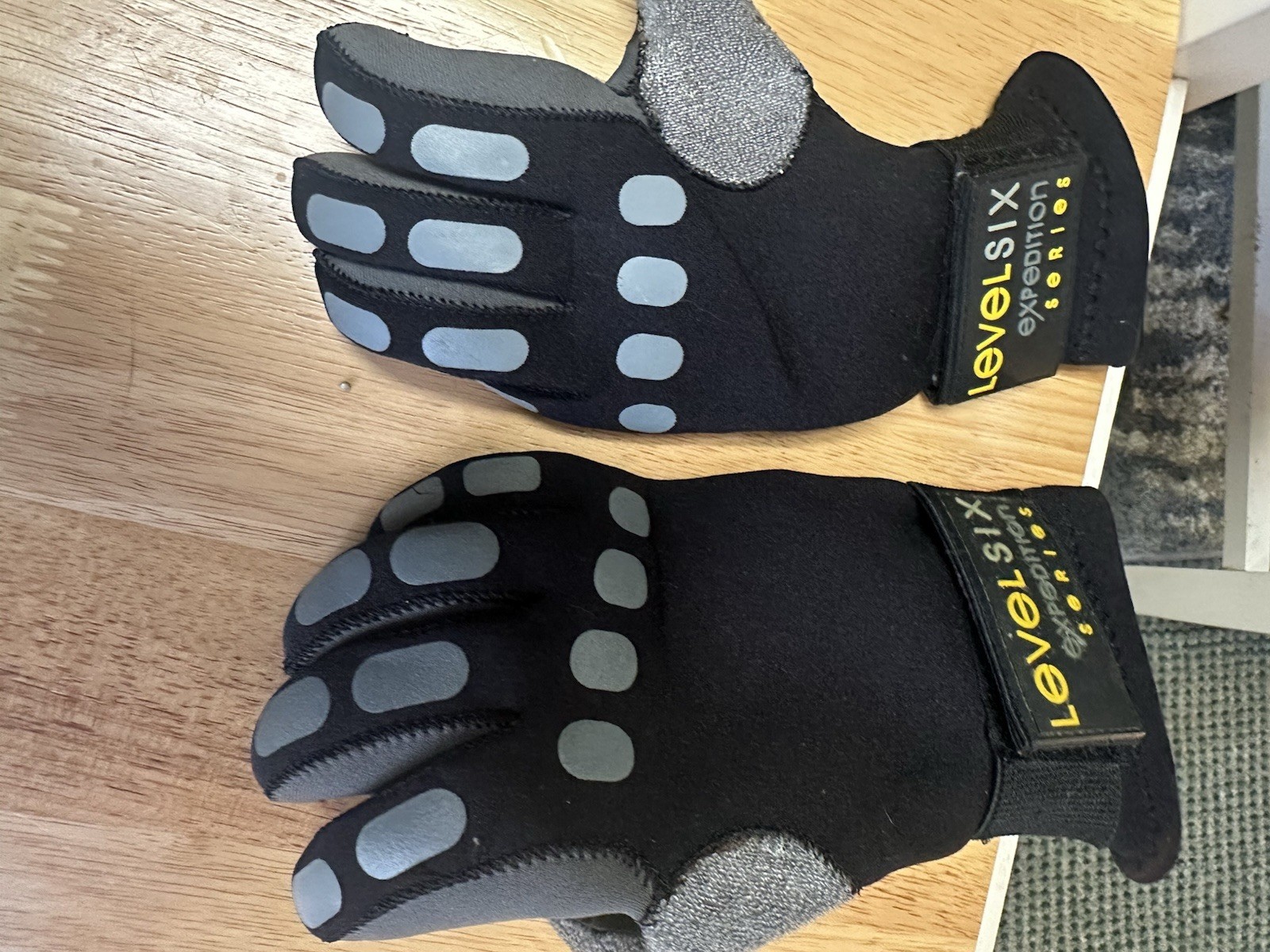 Level Six Expedition Series Water Sport Gloves X-Small Neoprene Kayaking Canoe