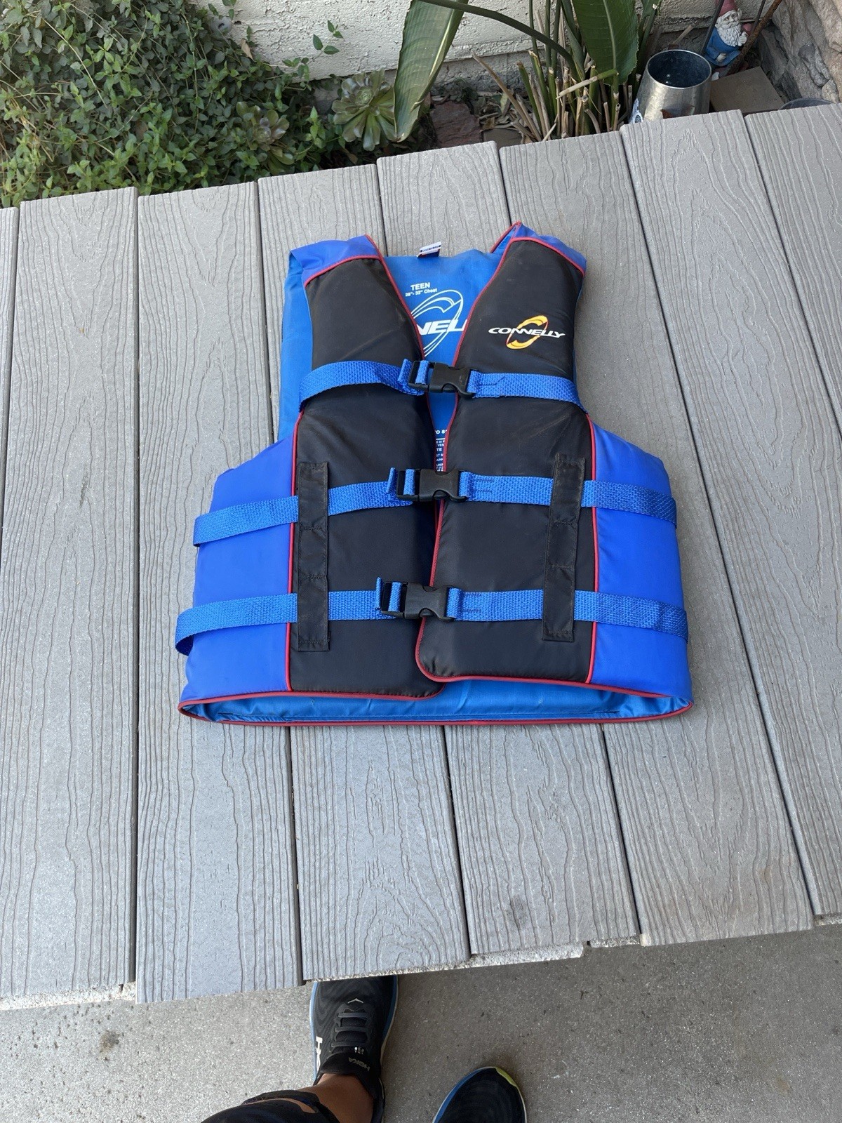 Nice Connelly Ski Vest Teen Size 28”-32” Chest And People Over 90 Lbs