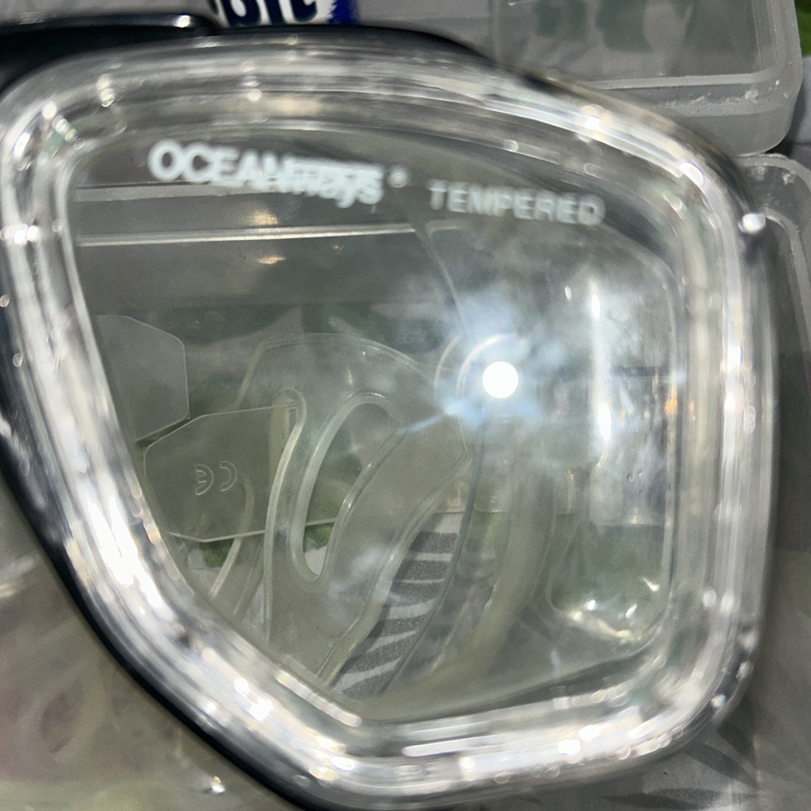 Ocean Ways Tempered Glass Snorkel Mask Black Clear Case Antifog Gel & Nose Clip