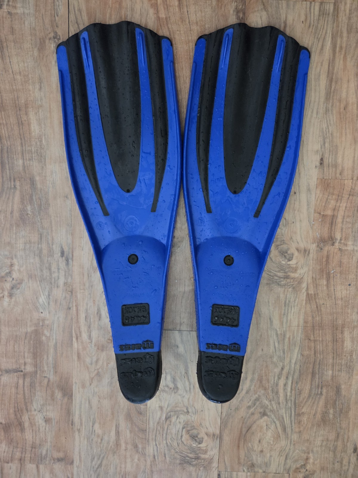 Mares Avanti Superchannel Full Foot Scuba Snorkeling Fins Blue- 9.5-10.5