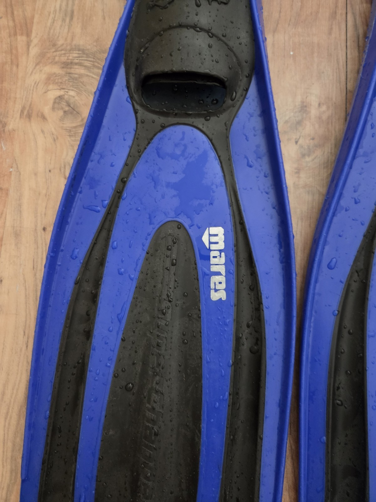 Mares Avanti Superchannel Full Foot Scuba Snorkeling Fins Blue- 9.5-10.5