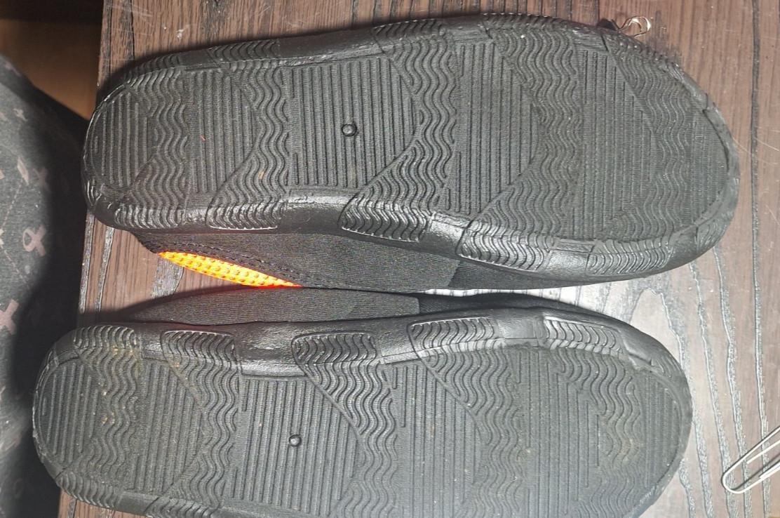 NWOT NEON ORANGE and Black Ladies Womens Water Shoes Size 7 – FREE SHIPPING!