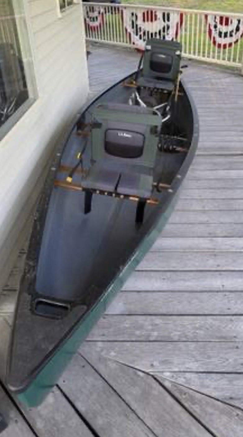 L.L. Bean Canoe “GUIDE” 160 by Old Town, Includes Seats, Paddles, Cart