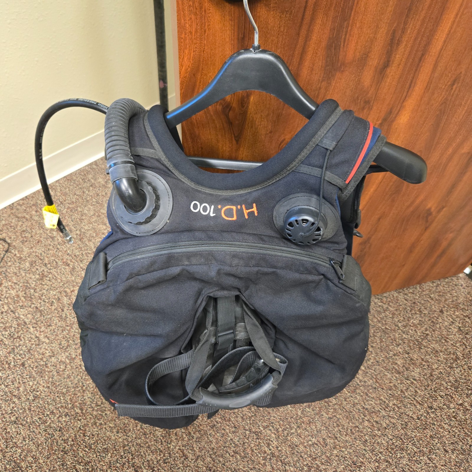 Hollis HD 1.0 Buoyancy Compensator Size Large – NEW