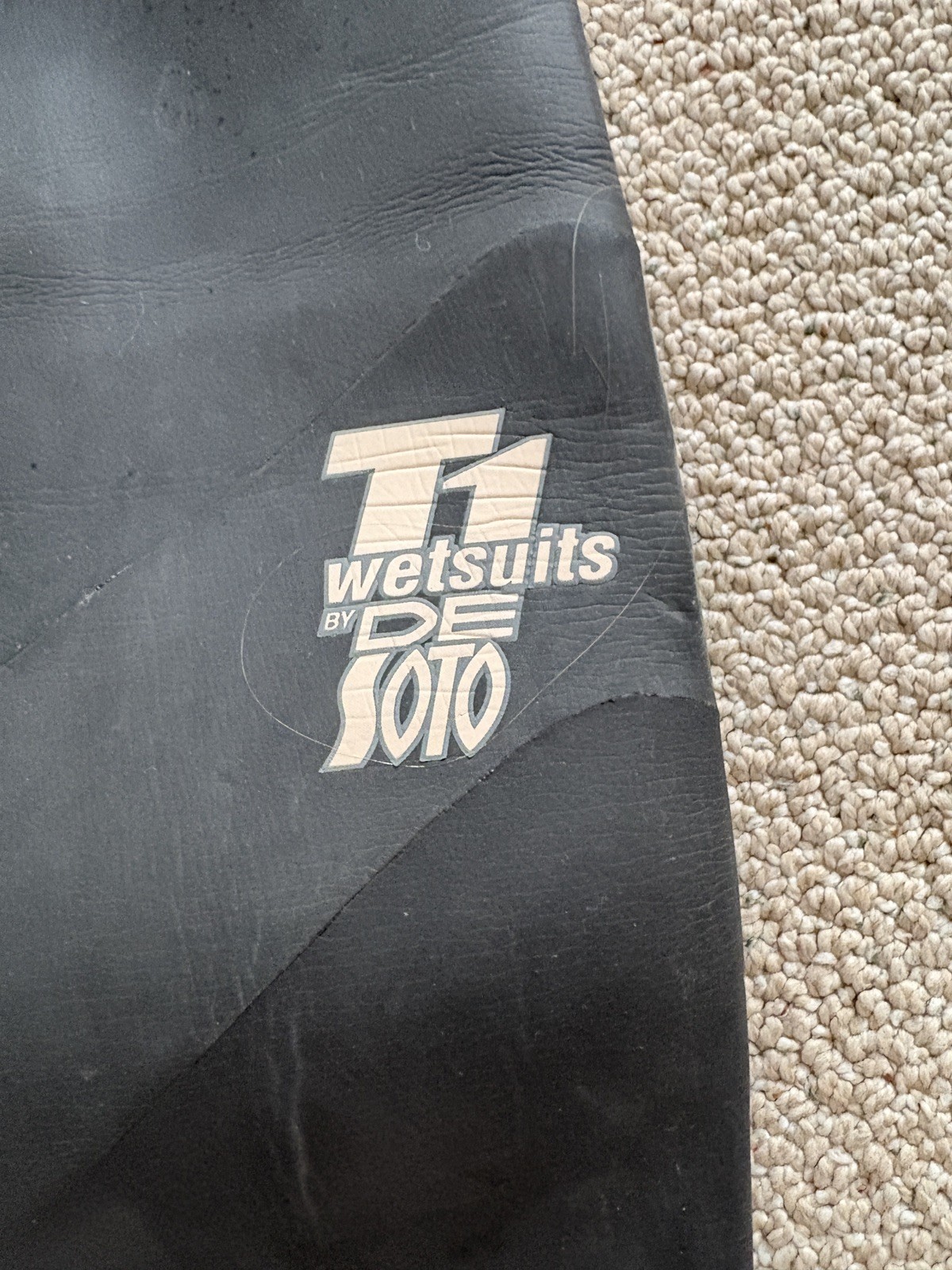 De Soto T1 Wetsuit Men’s Two Piece Black Top and Bib Pants – Size 4