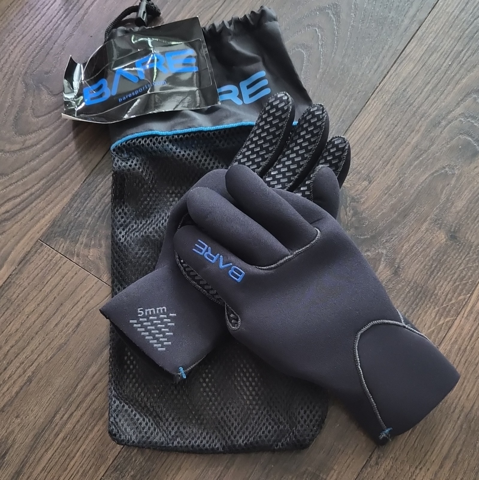 BARE 5mm Neoprene/Nylon Water Sport Gloves Size S Black PO-18181