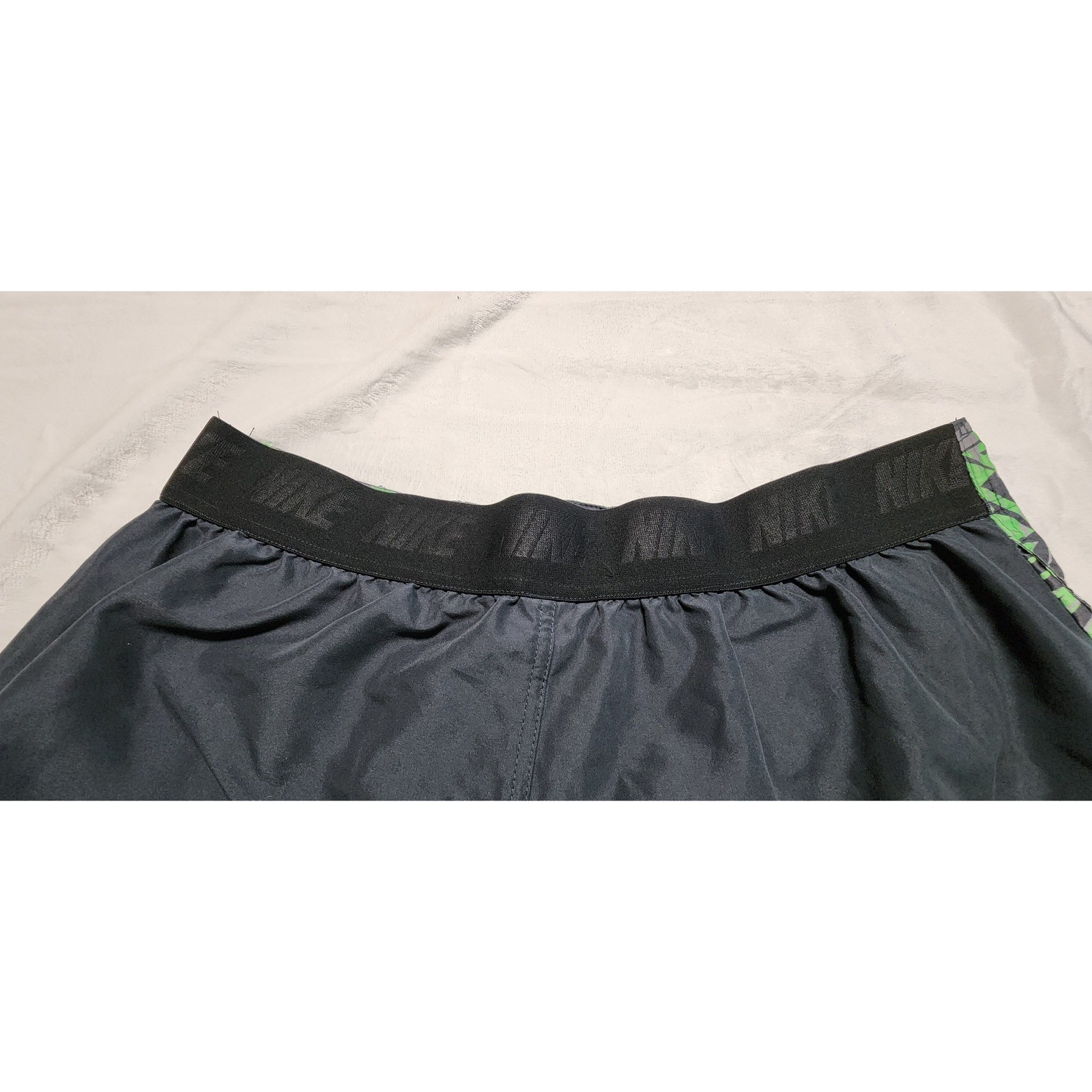 Nike Swim Trunks Board Shorts Gray Green Palm Leaf Print Mens Size L