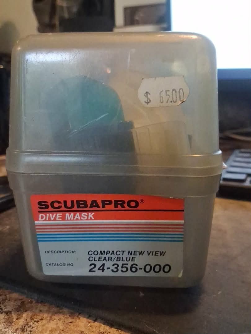 Vintage 1989 SCUBAPRO Compact New View Dive Mask 24-356-000 Clear Blue w/ Case