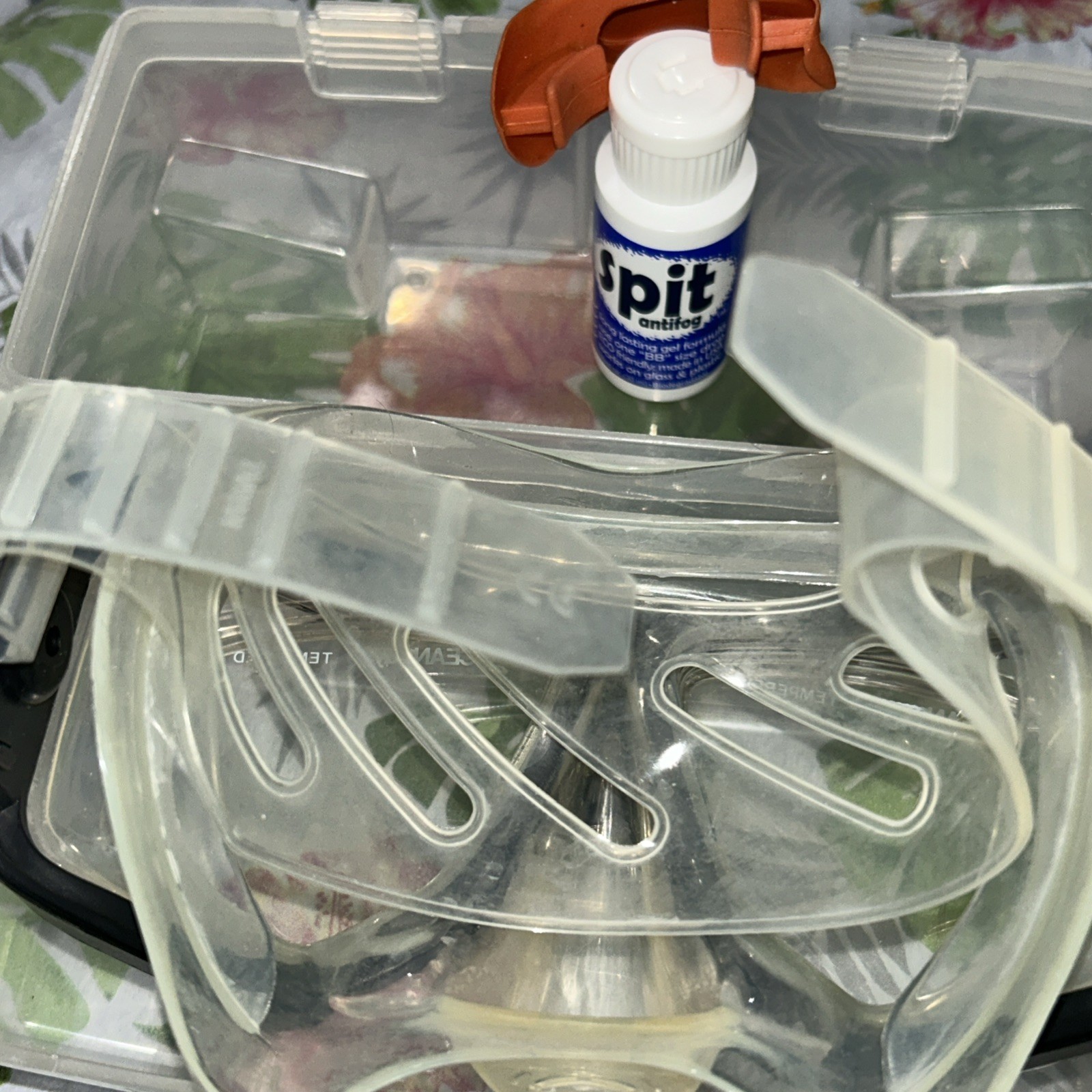 Ocean Ways Tempered Glass Snorkel Mask Black Clear Case Antifog Gel & Nose Clip