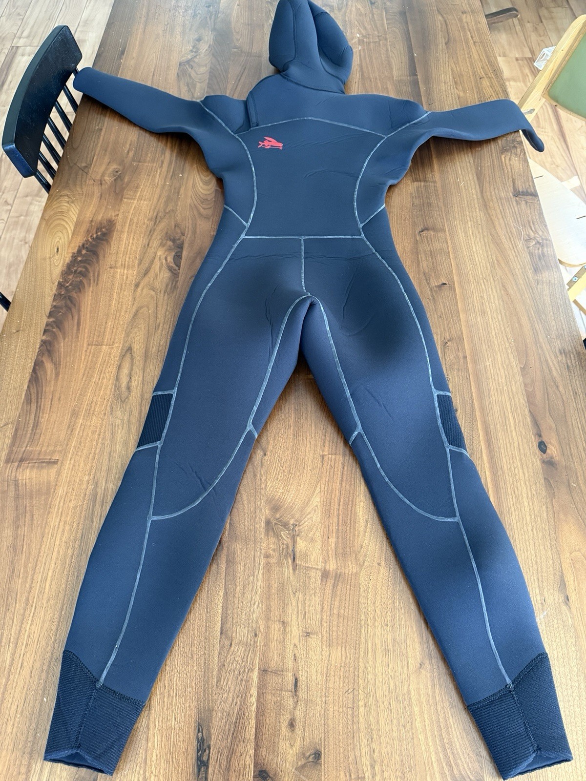 Patagonia Women’s Hooded Full Wetsuit Yulex Size 6 Black/Red