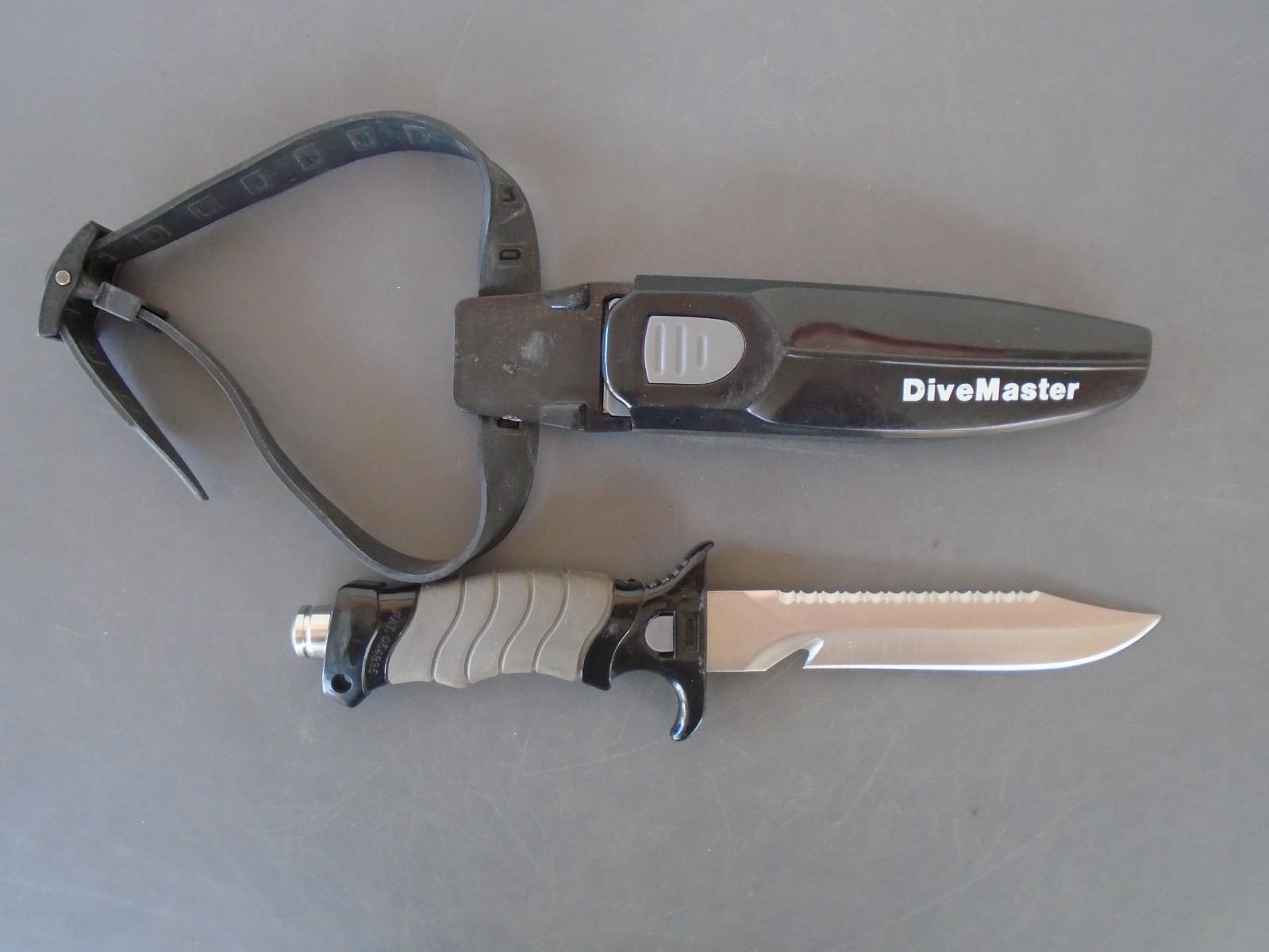 11″ DIVE MASTER 420 Stainless Dive Knife with Plastic Sheath & Rubber Leg Strap