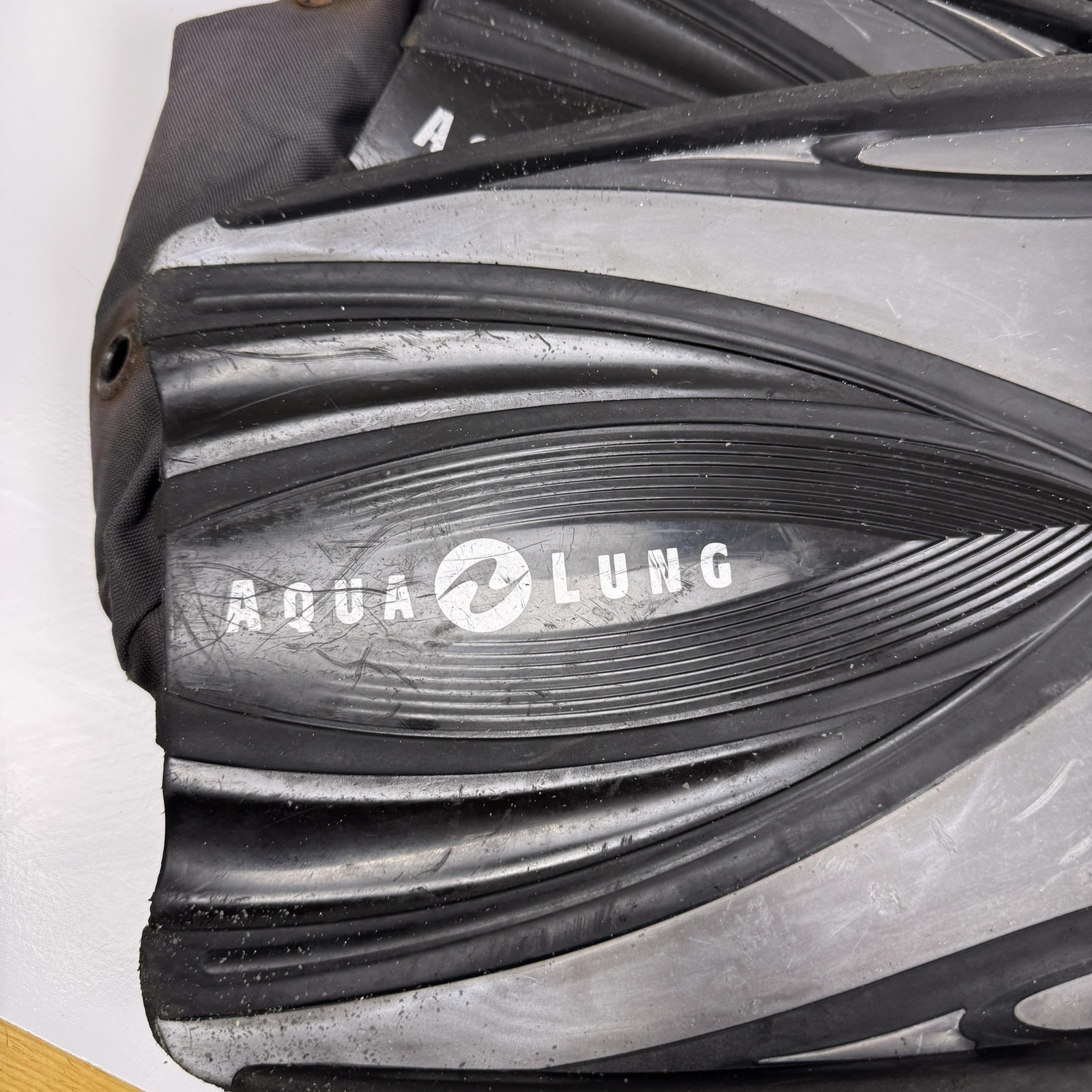 Aqua Lung Slingshot Fins Large Open Heel Adjustable Scuba Dive Swim Black Gray
