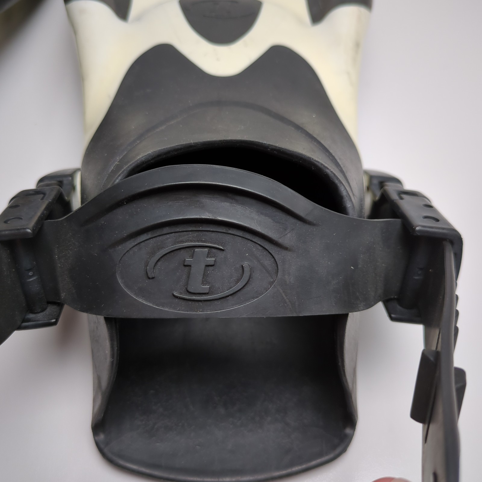 Tusa Xpert Zoom Split Fin Open Adjust Heel Scuba Fins Flippers XS/S White Black