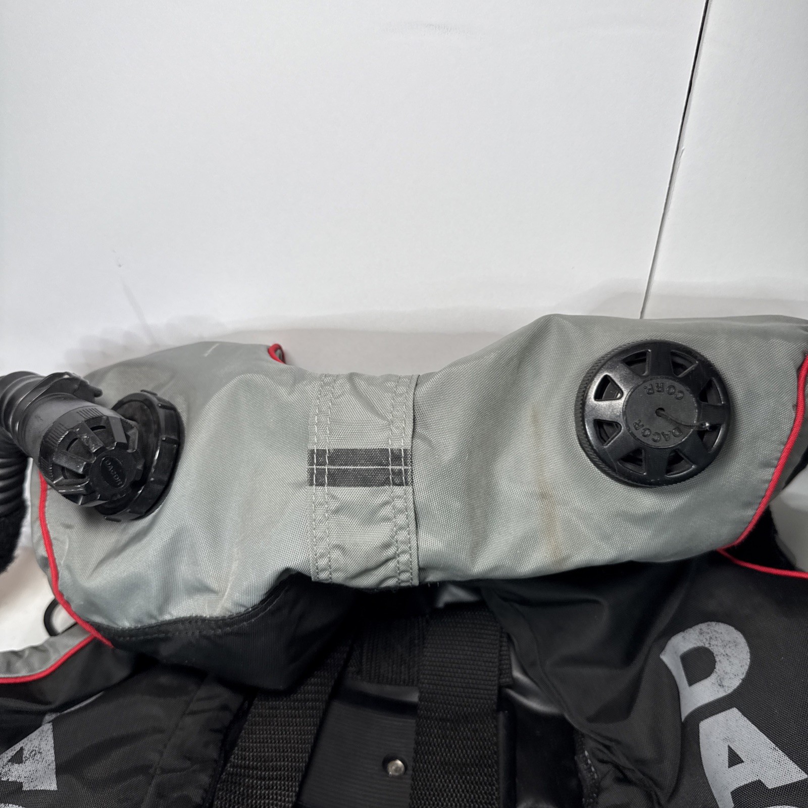 Dacor BCD SCUBA Black/Gray/Red Diving Dive Vest BC Size Medium