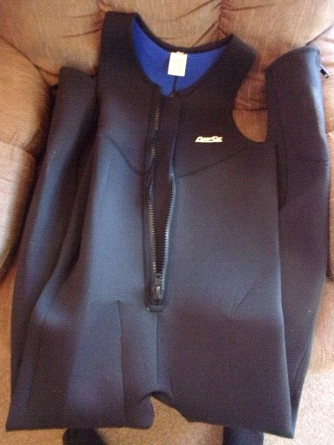 DEEP SEE Black Sleeveless Wet Suit M/L Scuba Diving Snorkeling Good Used Cond.