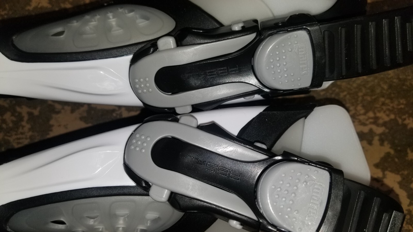 Mares X-Stream Fins WHITE/BLACK Extra Small Brand New GREAT FINS!
