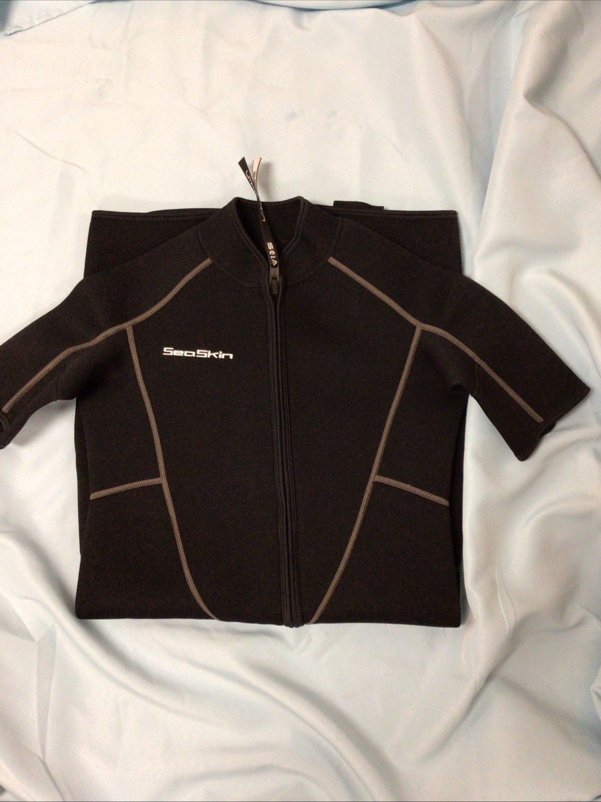 Sea Skin Wetsuit Adult Size M Unisex 3/4 Length Front Zip Black & Gray Stitch
