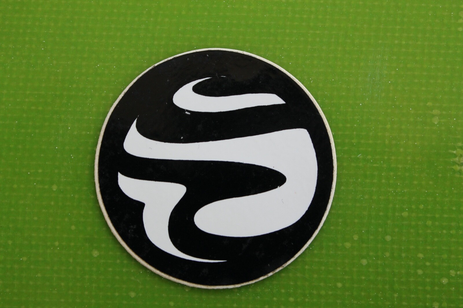 Beach Hip Hop Black White Circle Smoke Cannabis OG V27B Vintage Surfing STICKER