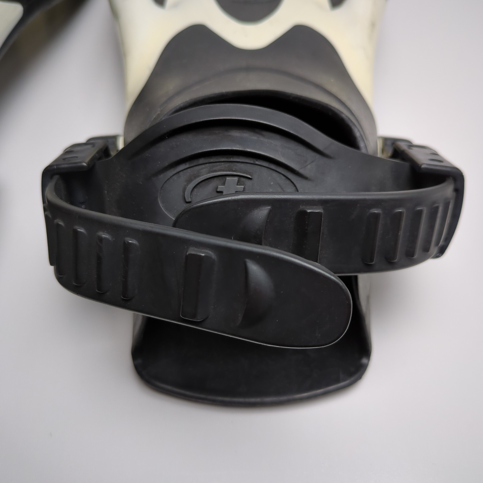 Tusa Xpert Zoom Split Fin Open Adjust Heel Scuba Fins Flippers XS/S White Black