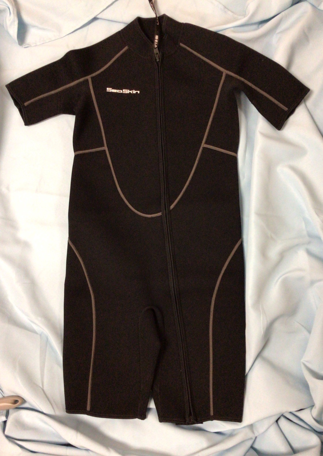 Sea Skin Wetsuit Adult Size M Unisex 3/4 Length Front Zip Black & Gray Stitch