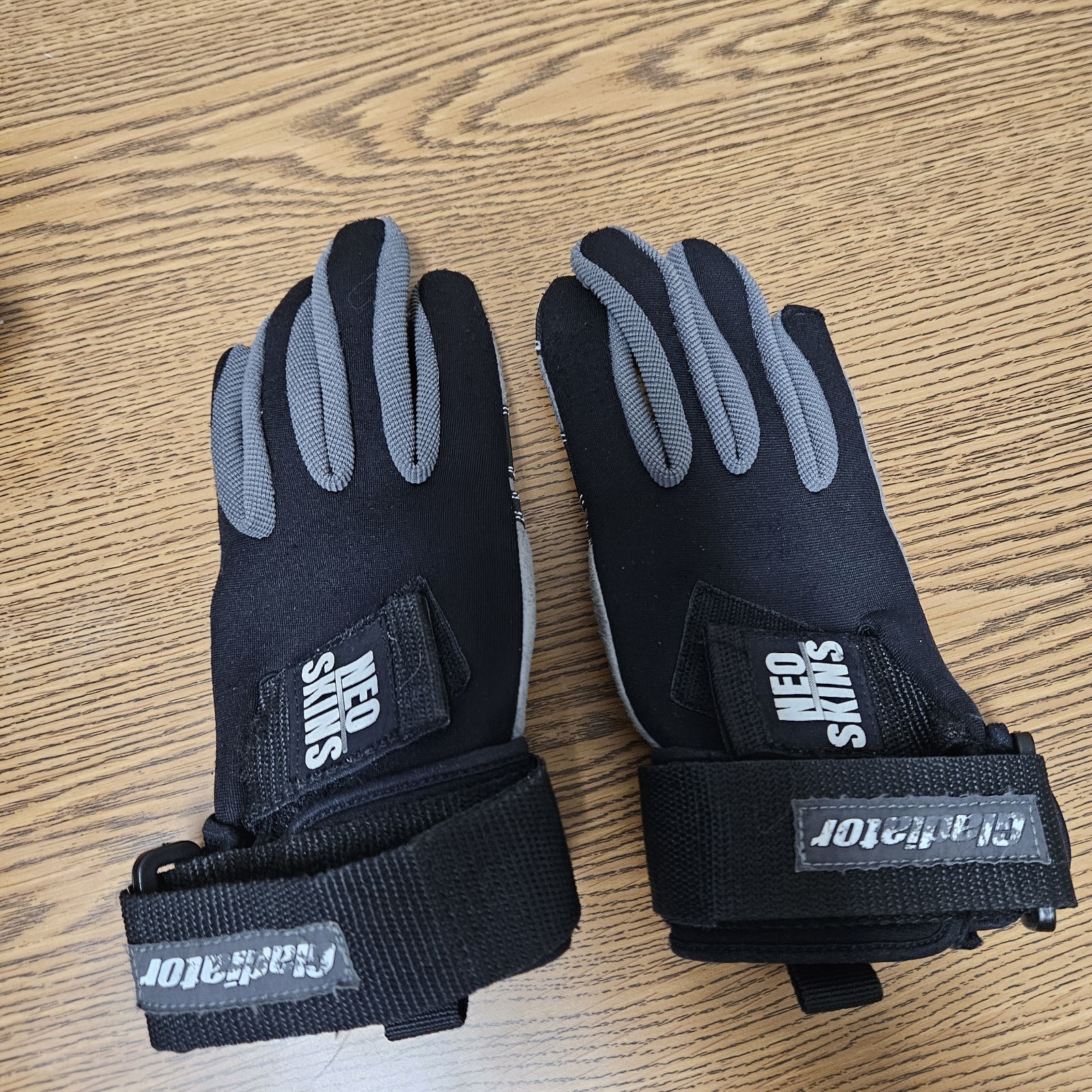 Gladiator Neo Skins Black water skiing sport gloves Sz Sm S EUC