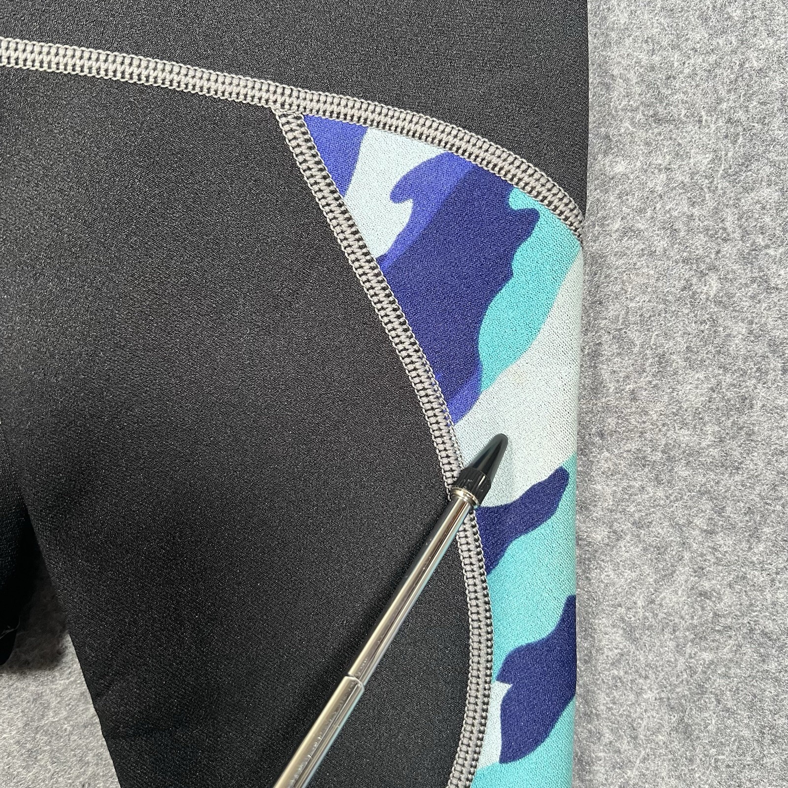 Slippery Matrix Wetsuit Long Sleeve Top L Blue Camo Pullover Neoprene Swim Surf